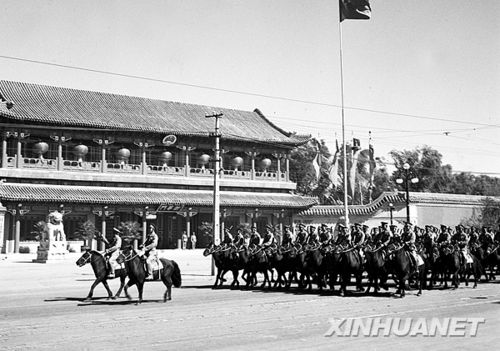 1952年國(guó)慶3周年閱兵(組圖)