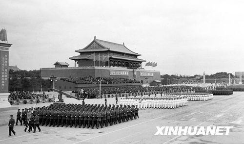 1955年國(guó)慶：實(shí)行軍銜制 換裝大閱兵