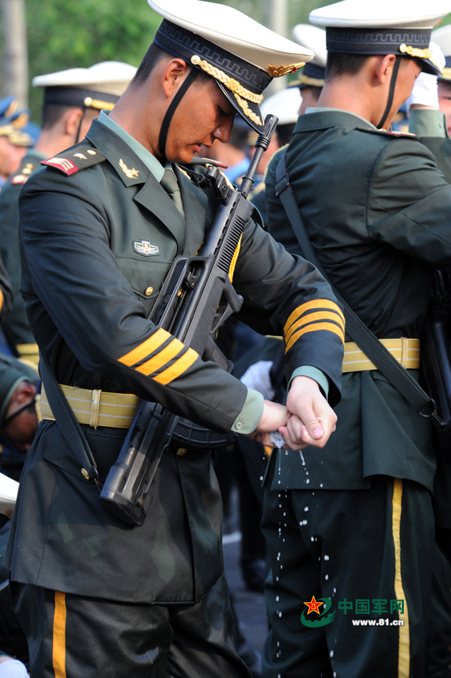 走進閱兵村：看看軍人到底啥樣子