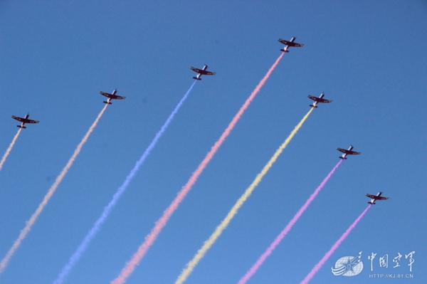 閱兵空中梯隊難度遠(yuǎn)超以往 數(shù)十將校任領(lǐng)頭雁