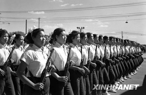 1958年國慶閱兵 民兵方隊(duì)規(guī)模空前