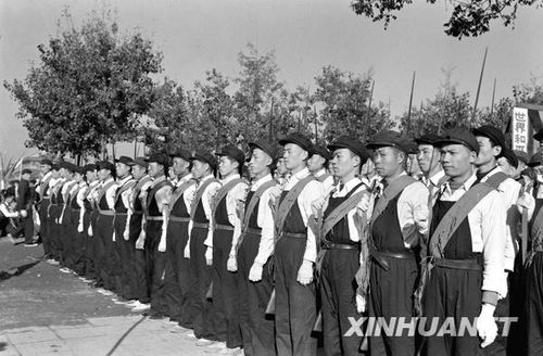 1958年國慶閱兵 民兵方隊(duì)規(guī)模空前