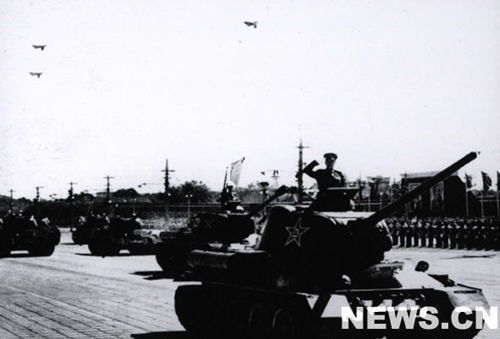 1958年國(guó)慶閱兵 民兵方隊(duì)規(guī)模空前