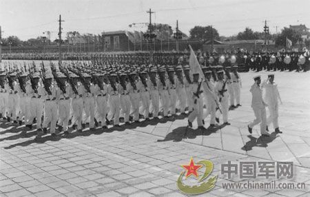 1958年國(guó)慶閱兵 民兵方隊(duì)規(guī)模空前