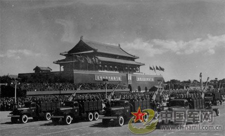 1958年國(guó)慶閱兵 民兵方隊(duì)規(guī)模空前