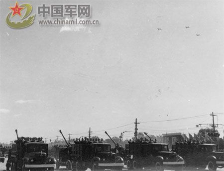 1958年國慶閱兵 民兵方隊(duì)規(guī)模空前