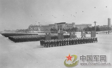 1959年國(guó)慶 逢十大閱兵盛況空前