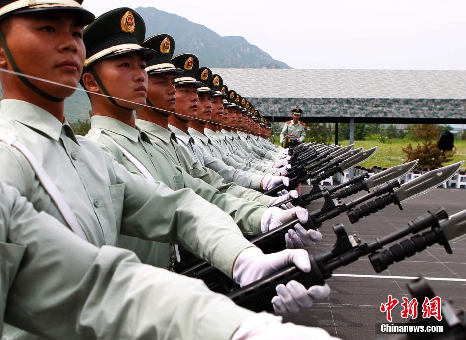 探訪閱兵基地 三軍儀仗隊(duì)首次有女兵參加大閱兵