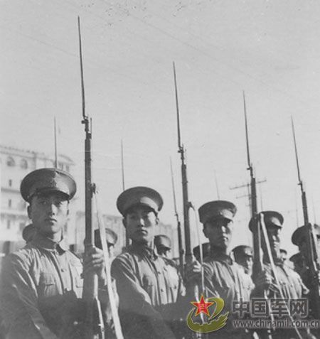 1951年國慶2周年閱兵(組圖)