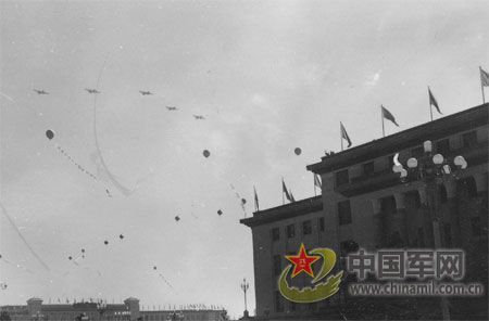 1959年國(guó)慶 逢十大閱兵盛況空前(組圖)