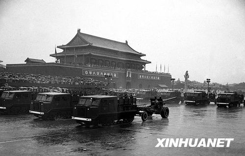 1956年國(guó)慶閱兵 大雨振軍容(組圖)