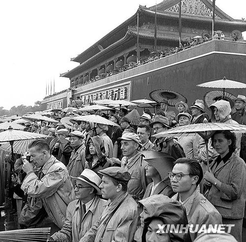 1956年國慶閱兵 大雨振軍容(組圖)