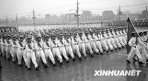 1956年國慶閱兵 大雨振軍容(組圖)