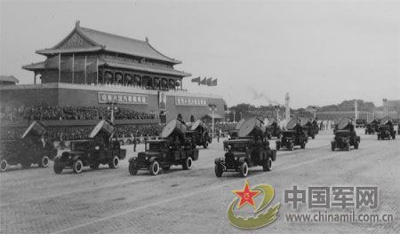 1955年國(guó)慶：實(shí)行軍銜制 換裝大閱兵