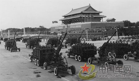 1955年國(guó)慶：實(shí)行軍銜制 換裝大閱兵