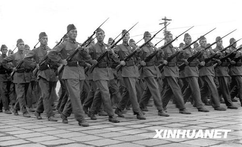 1955年國慶：實(shí)行軍銜制 換裝大閱兵