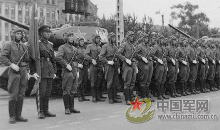 1955年國慶：實行軍銜制 換裝大閱兵